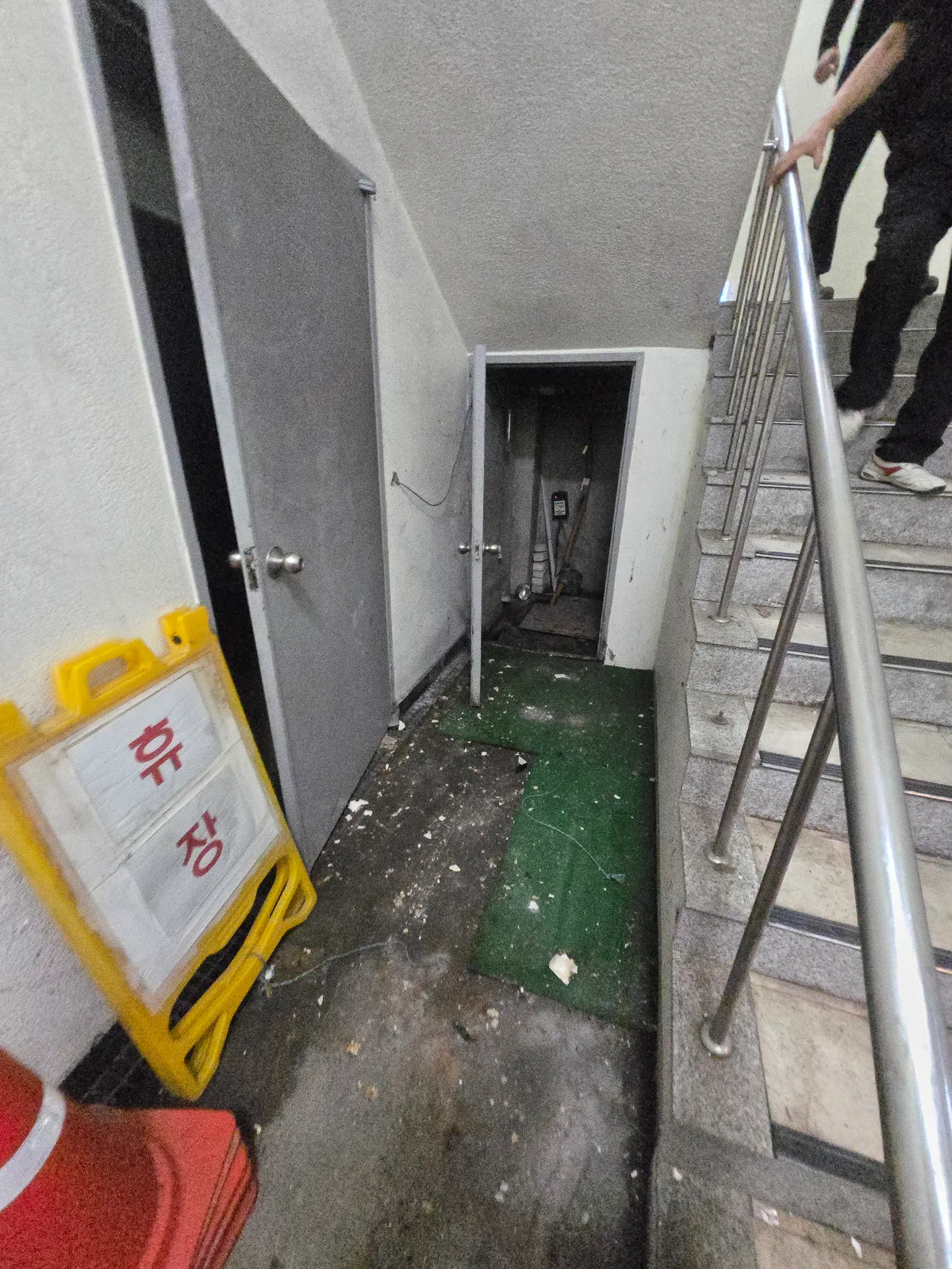 사업장폐기물 반출 후 정리된 작업 동선 현장